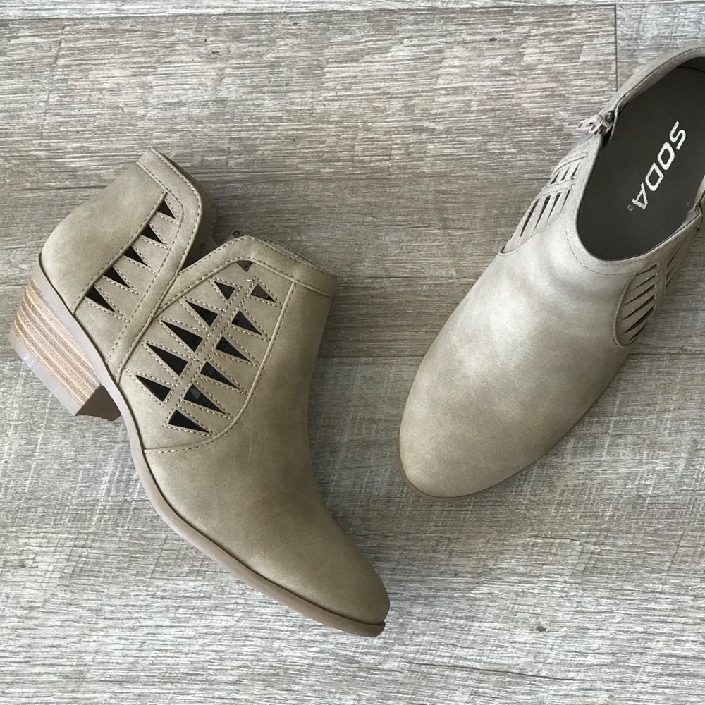 Soda Neutral Basic Comfortable Low Heel Bootie - Picture 3 of 9